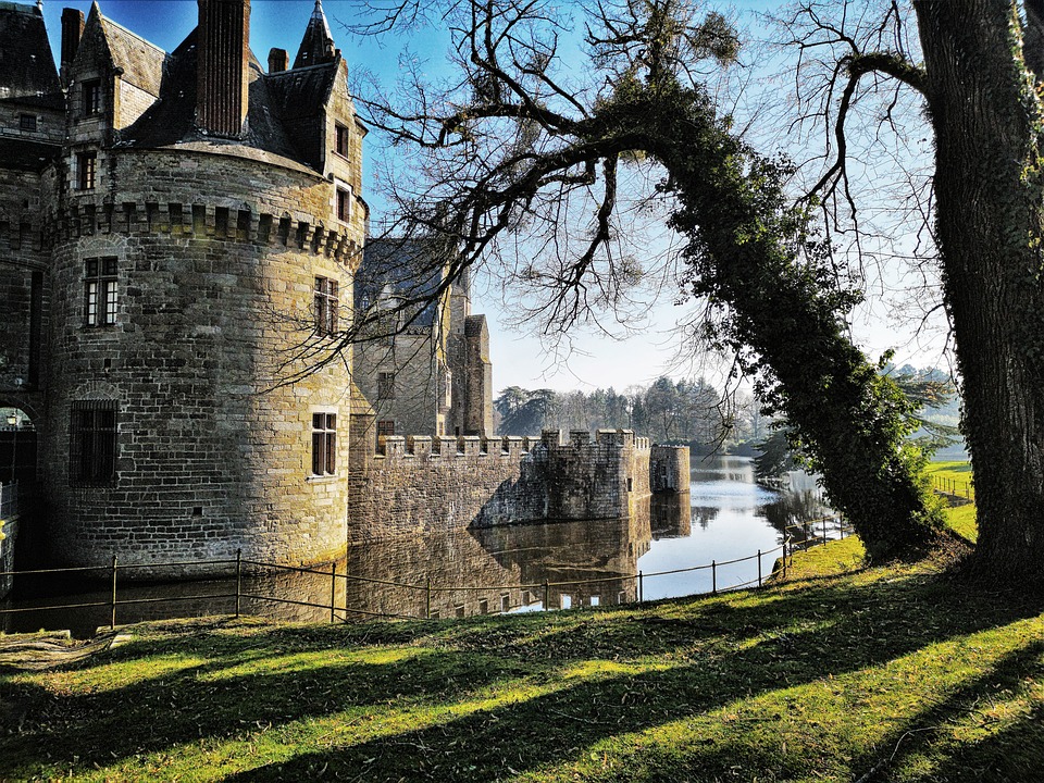 城 ブルテシュ フランス 風景 ヨーロッパ 有名です タワー 建物 歴史 記念碑 元